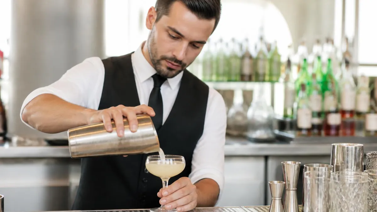 Mobile Bartender: Complete Guide to Licensing, Pricing, and Service 2026 August