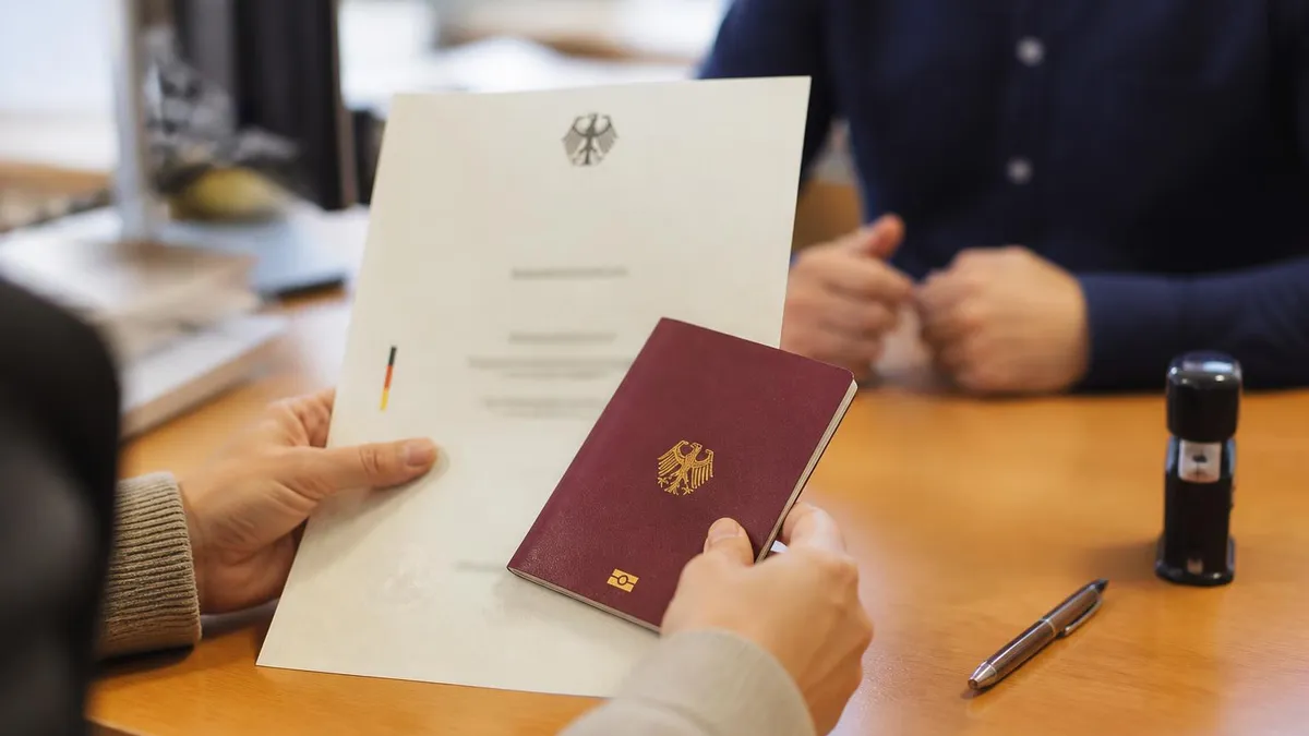 Einbürgerungstest 33 Fragen: Alles, was du wissen musst 2026 August