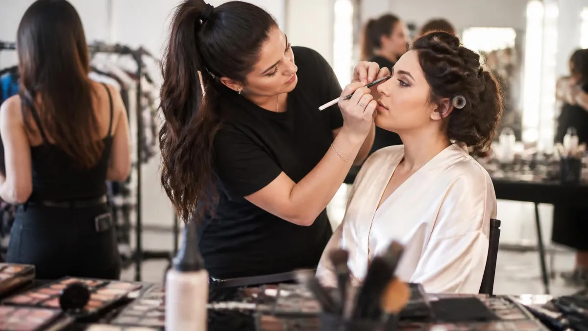 What is a Mua - MUA - Makeup Artist certification study resource