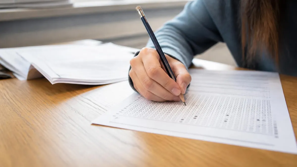 Osslt 2020 - OSSLT - Ontario Secondary School Literacy Test certification study resource