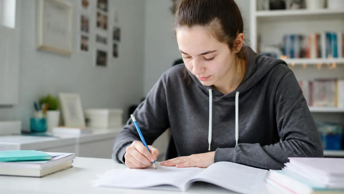 Osslt 2020 - OSSLT - Ontario Secondary School Literacy Test certification study resource