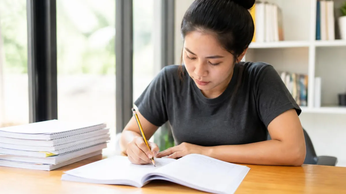 Virtual Assistant Training Courses: Complete 2026 August Guide to Skills, Programs, and Career Launch