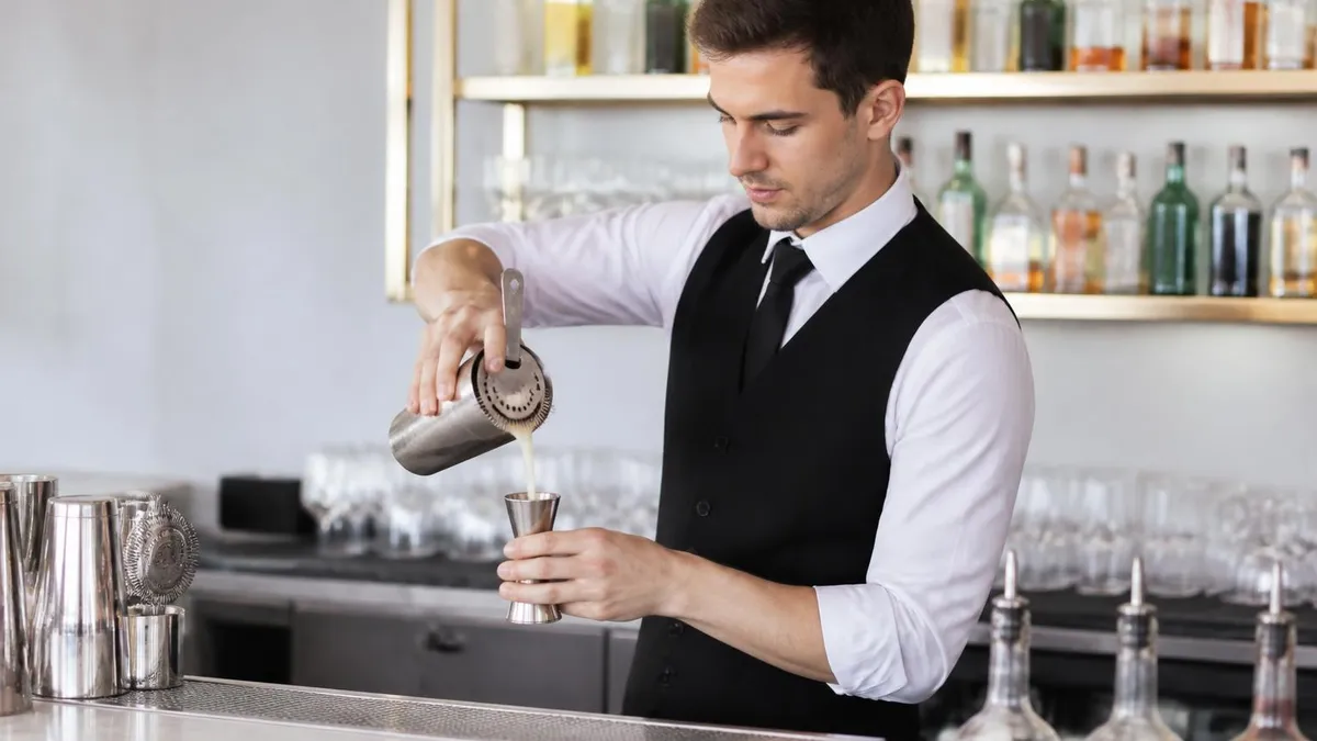 Bartender Set Guide: Essential Tools, Kit Sizes, and What to Buy First