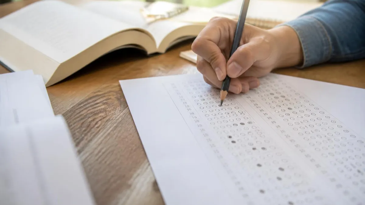 Dias Dela Semana En Ingles Y Espanol guide for DELE en Español - Diploma de Español como Lengua Extranjera exam preparation