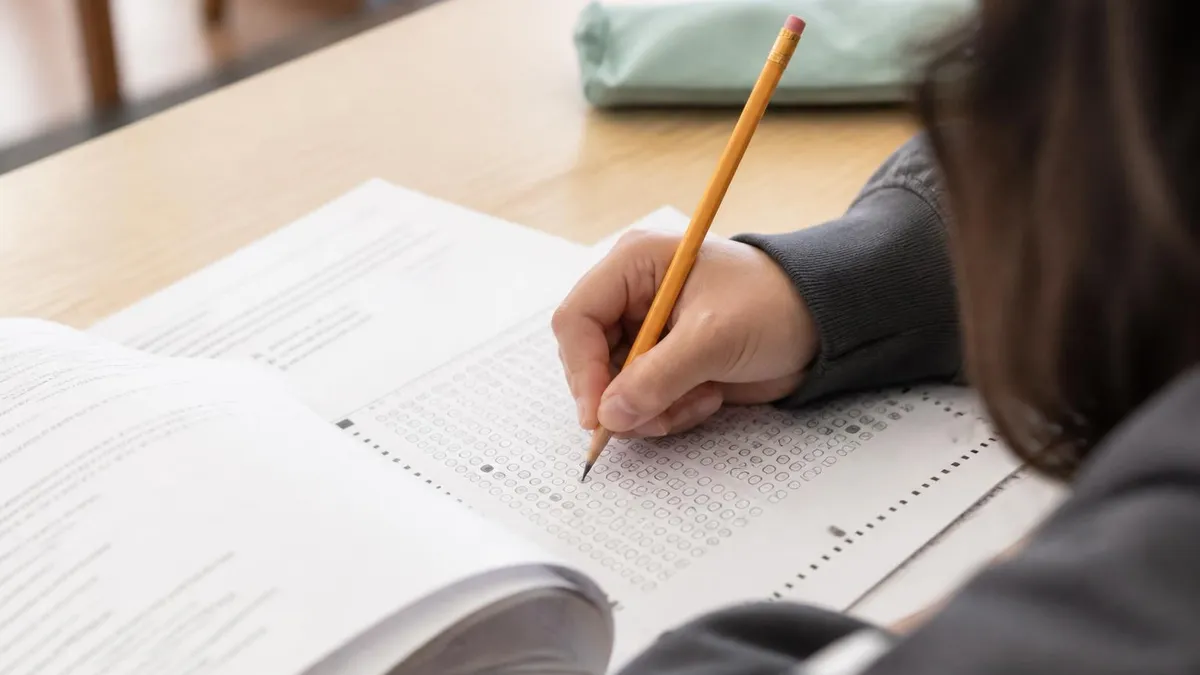 Examen De Oficial De La Corte De Ny Officer Exam - Exámenes del Estado de Nueva York - Práctica en Español certification s...
