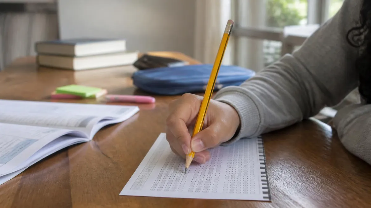 Examenes Regents Del Estado De Nueva York guide for Exámenes del Estado de Nueva York - Práctica en Español exam preparation