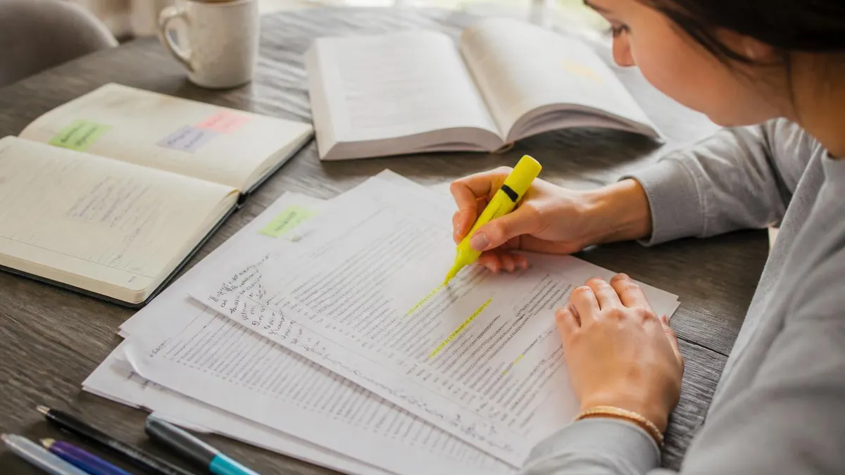 Preparacion Para El Examen De Cosmetologia Del Est - Exámenes del Estado de Nueva York - Práctica en Español certification...