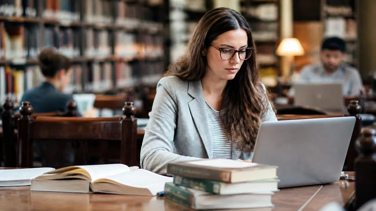 ¿Cuántas Preguntas Tiene el Examen GED? Guía Completa del Número de Preguntas por Sección