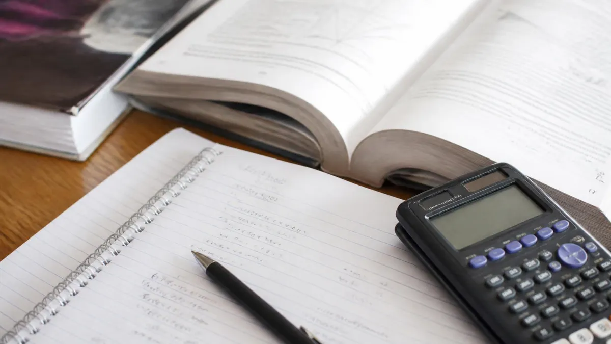 Guia Del Examen GED En California guide for GED en Español - Examen de Equivalencia de Escuela Secundaria exam preparation
