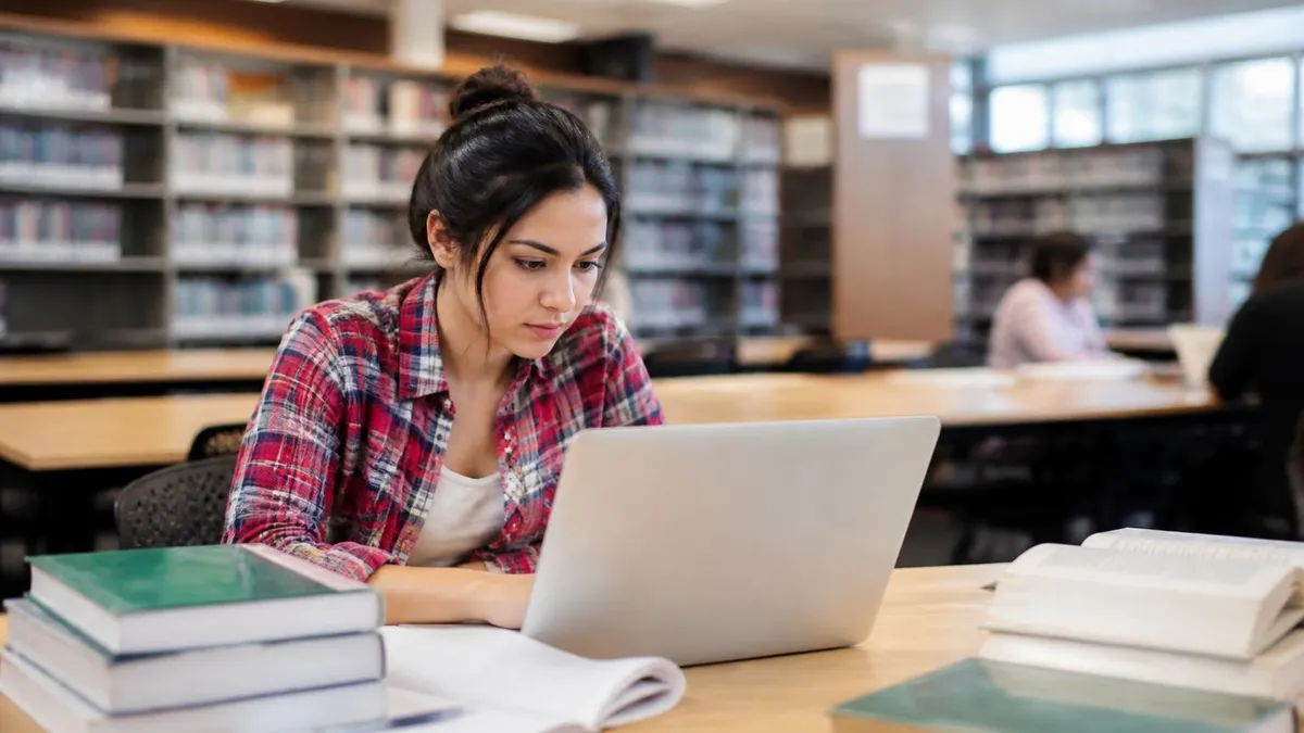 Practica De Redaccion De Ensayos Para El Examen Ge - GED en Español - Examen de Equivalencia de Escuela Secundaria certifi...