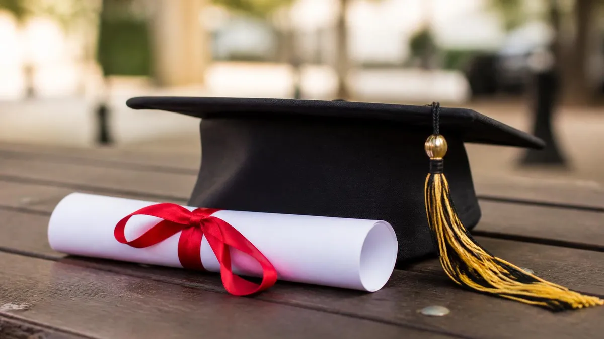 Preparación para el Examen GED de Kaplan: Guía Completa de Estudio y Pruebas de Práctica
