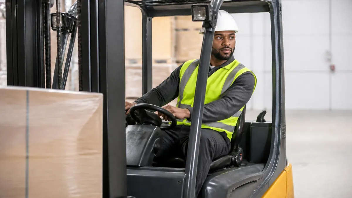Forklift Jobs Near Me: Pay, Top Employers, Shifts & How to Apply 2026 June