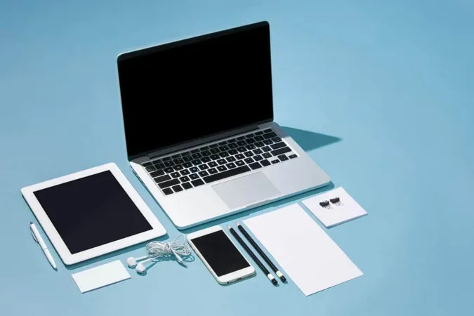 Laptop Pens Phone Note With Blank Screen Table X - Apple Certified Trainer study guide