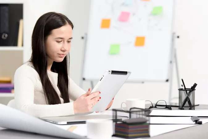 Portrait Young Businesswoman Loo - Blog study guide